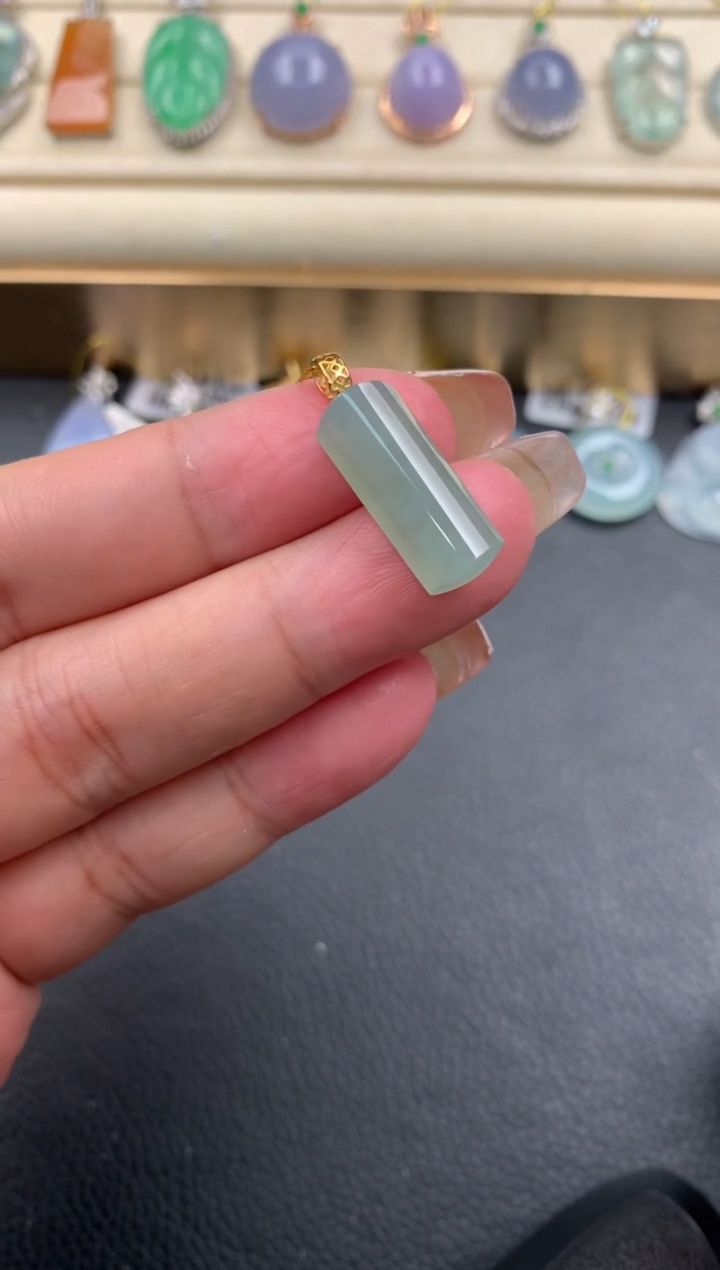 【闪购商品】翡翠颈饰18K金镶嵌Q9      
