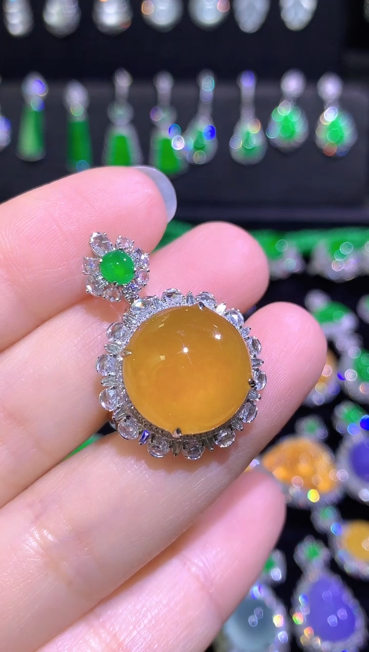 18K金镶嵌戒指翡翠高冰黄翡蛋面戒指吊坠两用