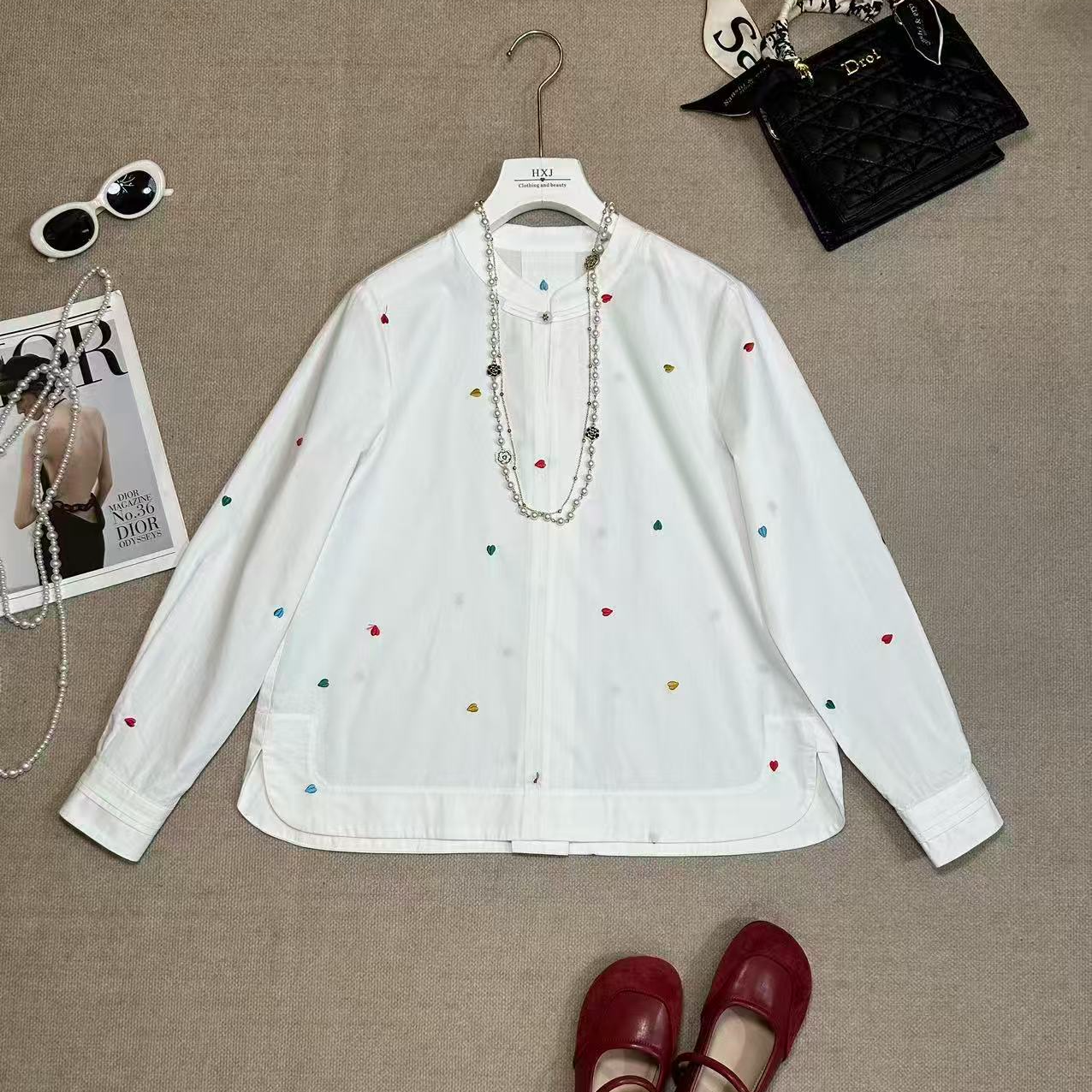 深圳南油乐总-2728-新款心型刺绣领白T衬衫