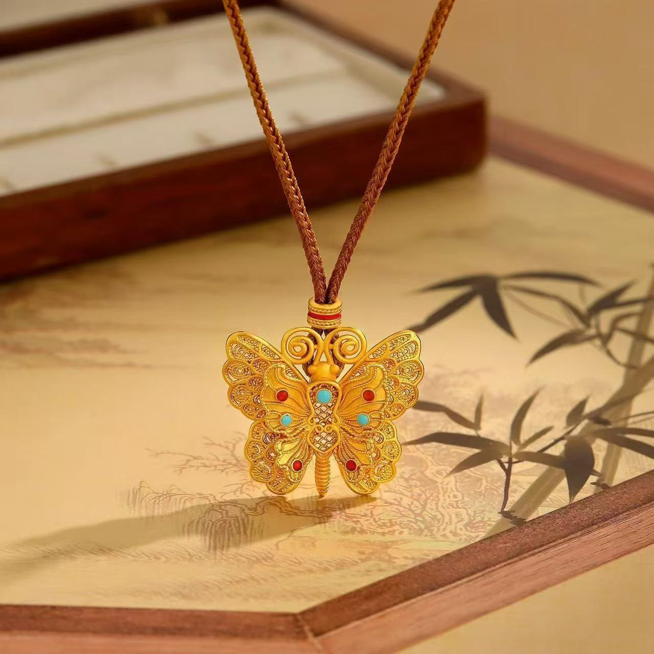 铜合金项链彩花丝蝴蝶项链2025新款轻奢高级感毛衣链配饰b