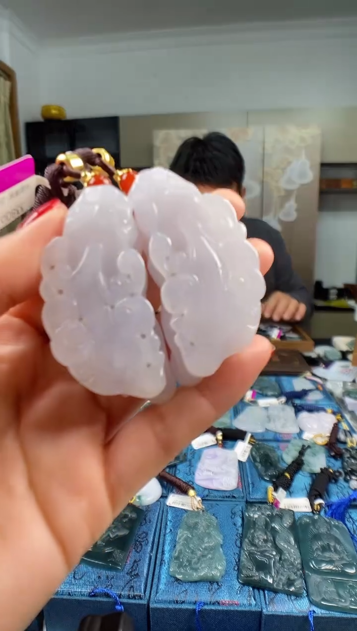 颈饰未镶嵌翡翠 多样性发其一