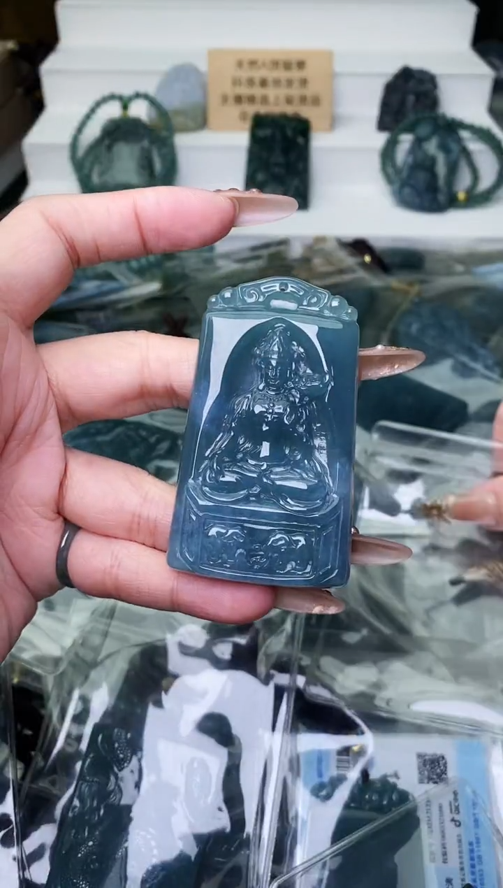 颈饰未镶嵌翡翠 