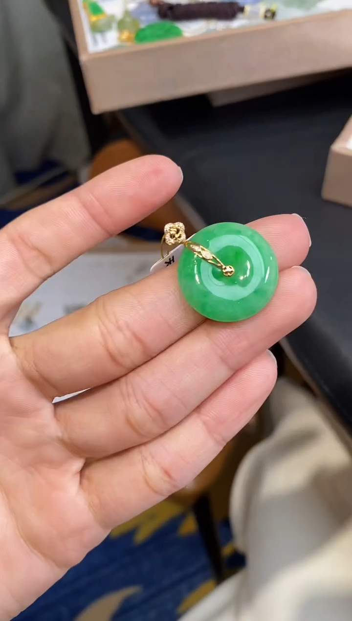 【闪购商品】翡翠颈饰18K金镶嵌平安扣