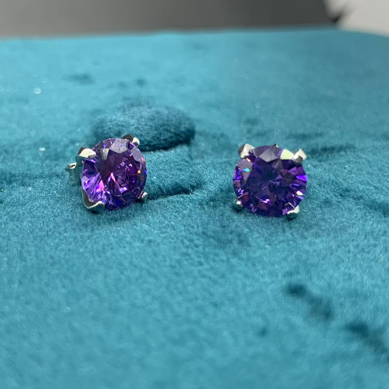 【南非库里南】NFKLN 高端奢华定制 紫色四爪耳钉 303