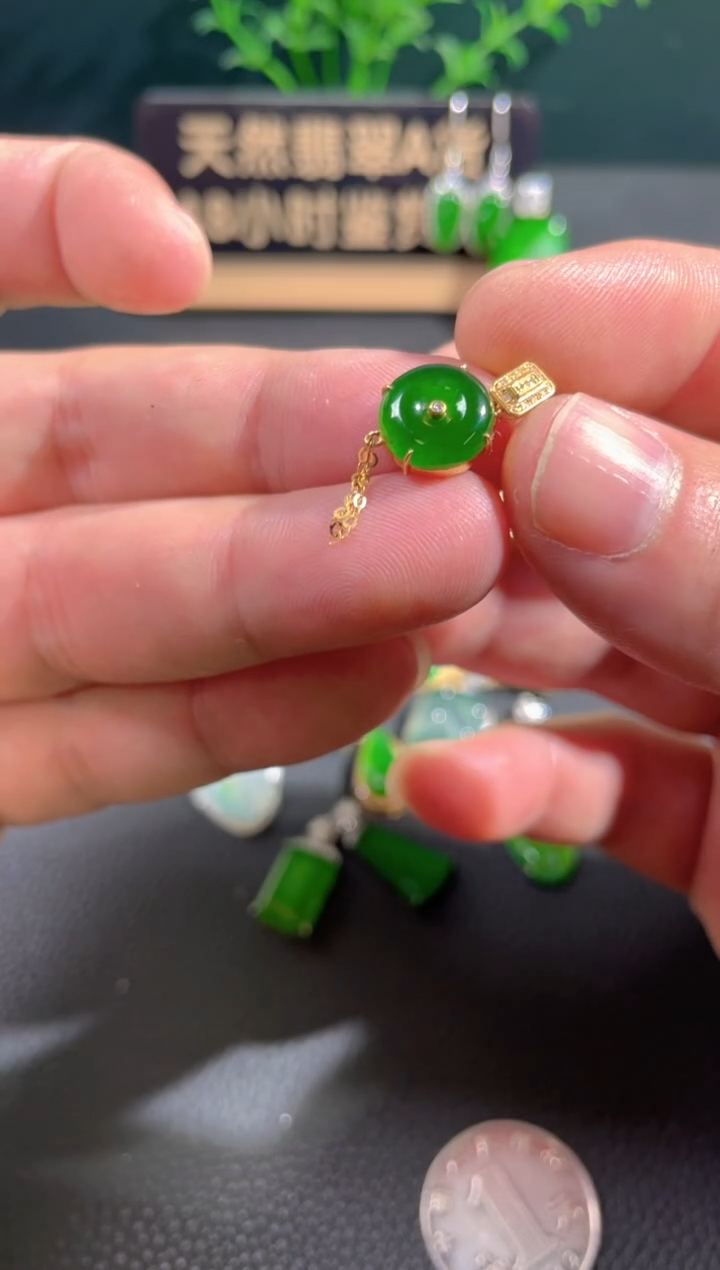 【闪购商品】翡翠颈饰18K金镶嵌翡翠