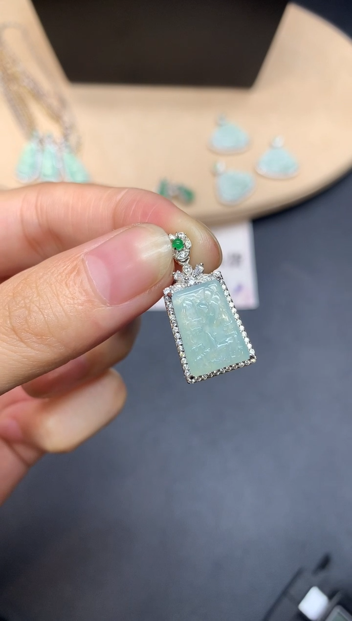 【闪购商品】翡翠吊坠(不含链)银S925镶嵌山水牌【多样性发其一】