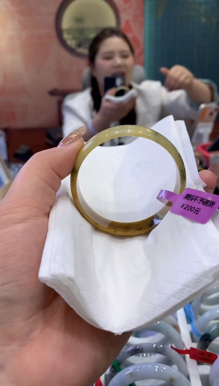 【闪购商品】翡翠手镯未镶嵌多人005477