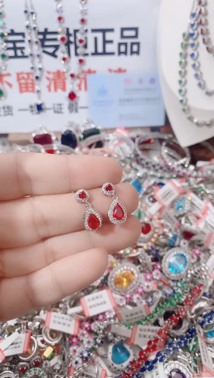 未镶嵌耳饰红宝石  