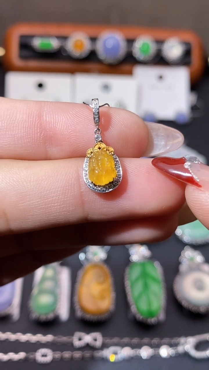 【闪购商品】翡翠颈饰18K金镶嵌吊坠