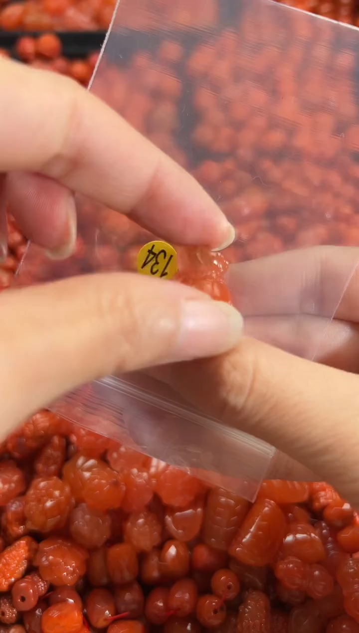 颈饰未镶嵌南红玛瑙1