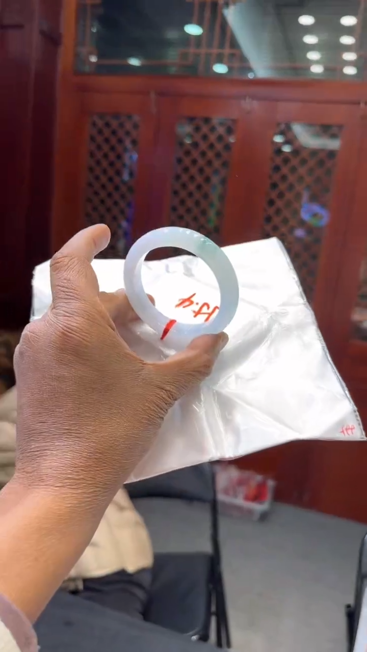 【闪购商品】翡翠手镯未镶嵌手镯