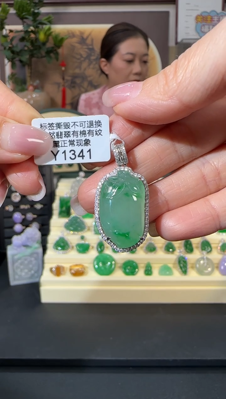 颈饰18K金镶嵌翡翠Y1341福果