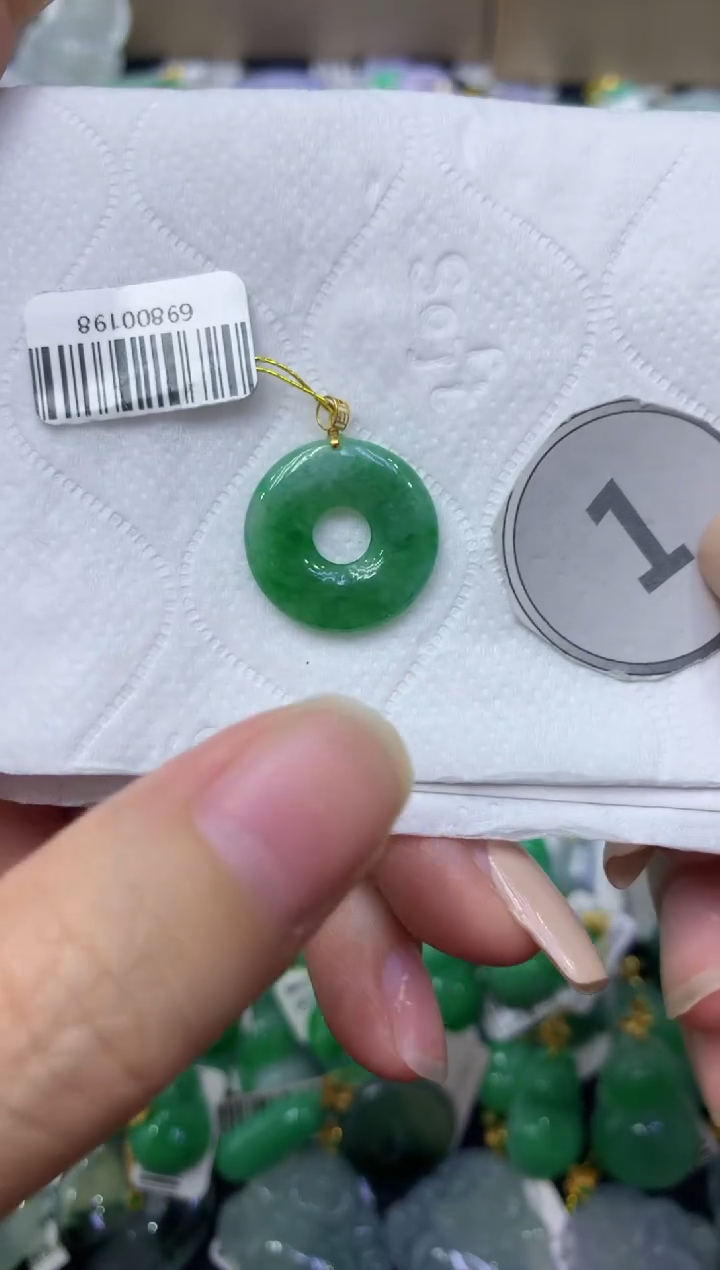 颈饰未镶嵌翡翠天然缅甸翡翠A货
