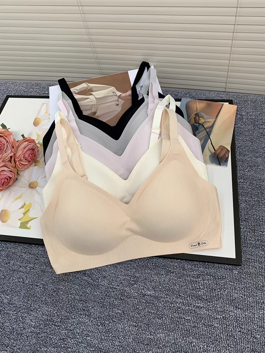 女士聚拢承托无钢圈舒适透气裸感无痕美背 211