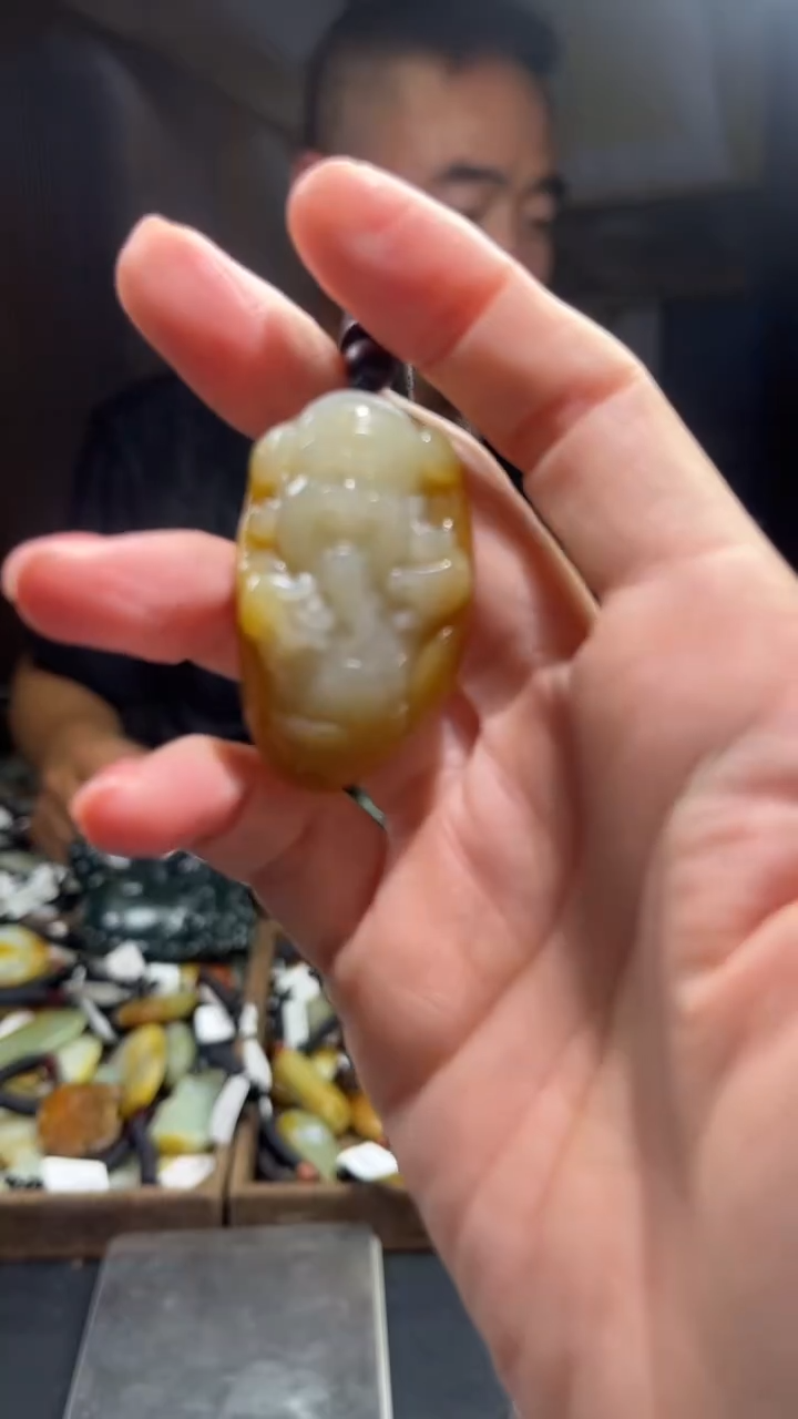 和田玉未镶嵌颈饰`