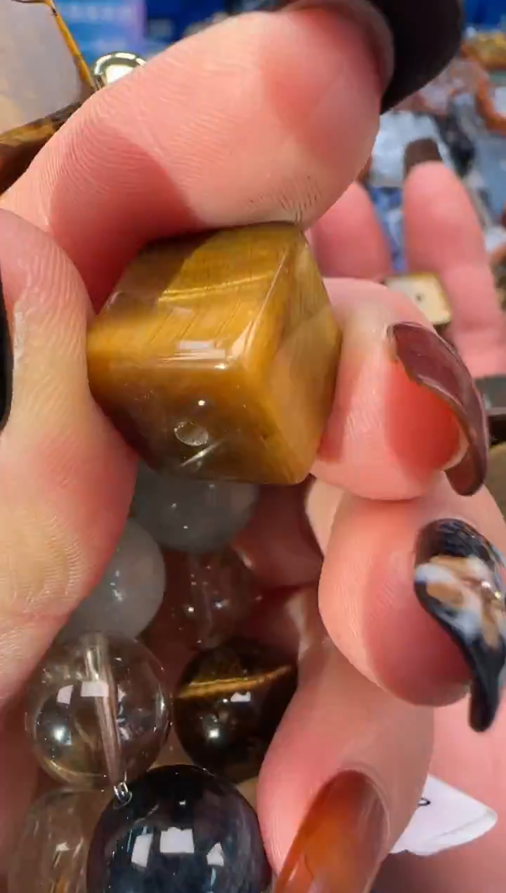 颈饰未镶嵌木变石（虎睛石）32a多样性发其一/1.3/1个