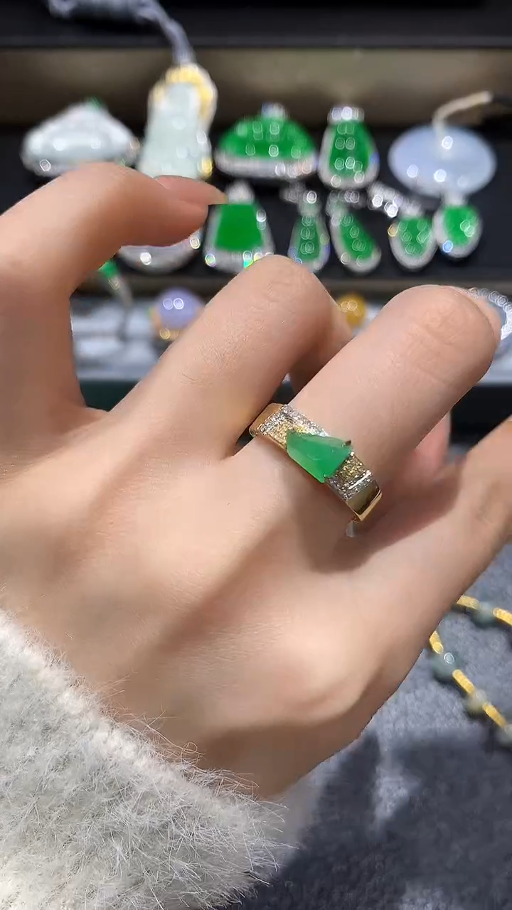 【闪购商品】翡翠戒指18K金镶嵌4团购