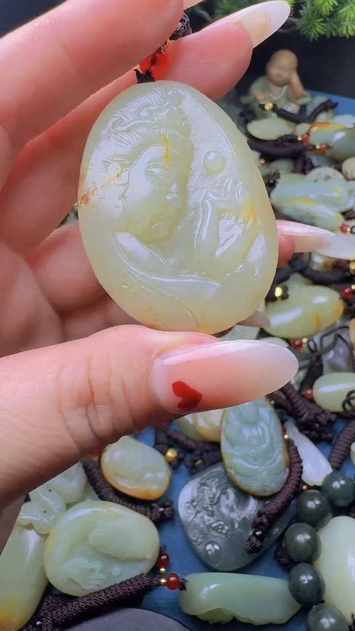 和田玉未镶嵌颈饰1