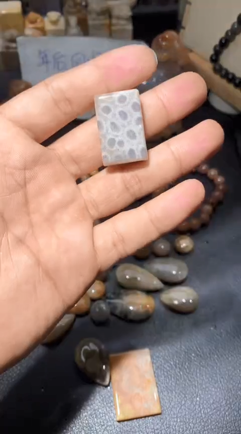 【闪购商品】硅化玉吊坠(不含链)未镶嵌30