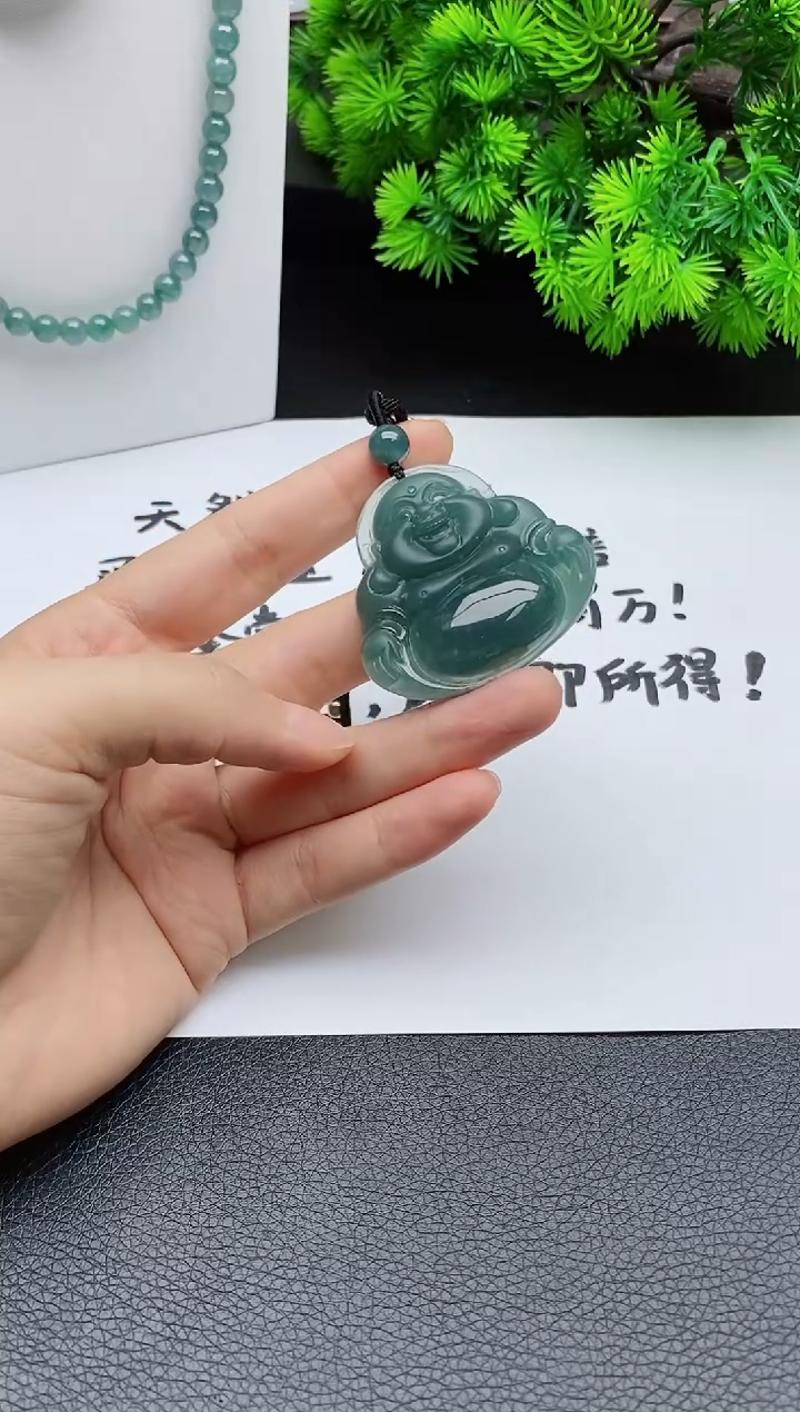 翡翠未镶嵌颈饰 