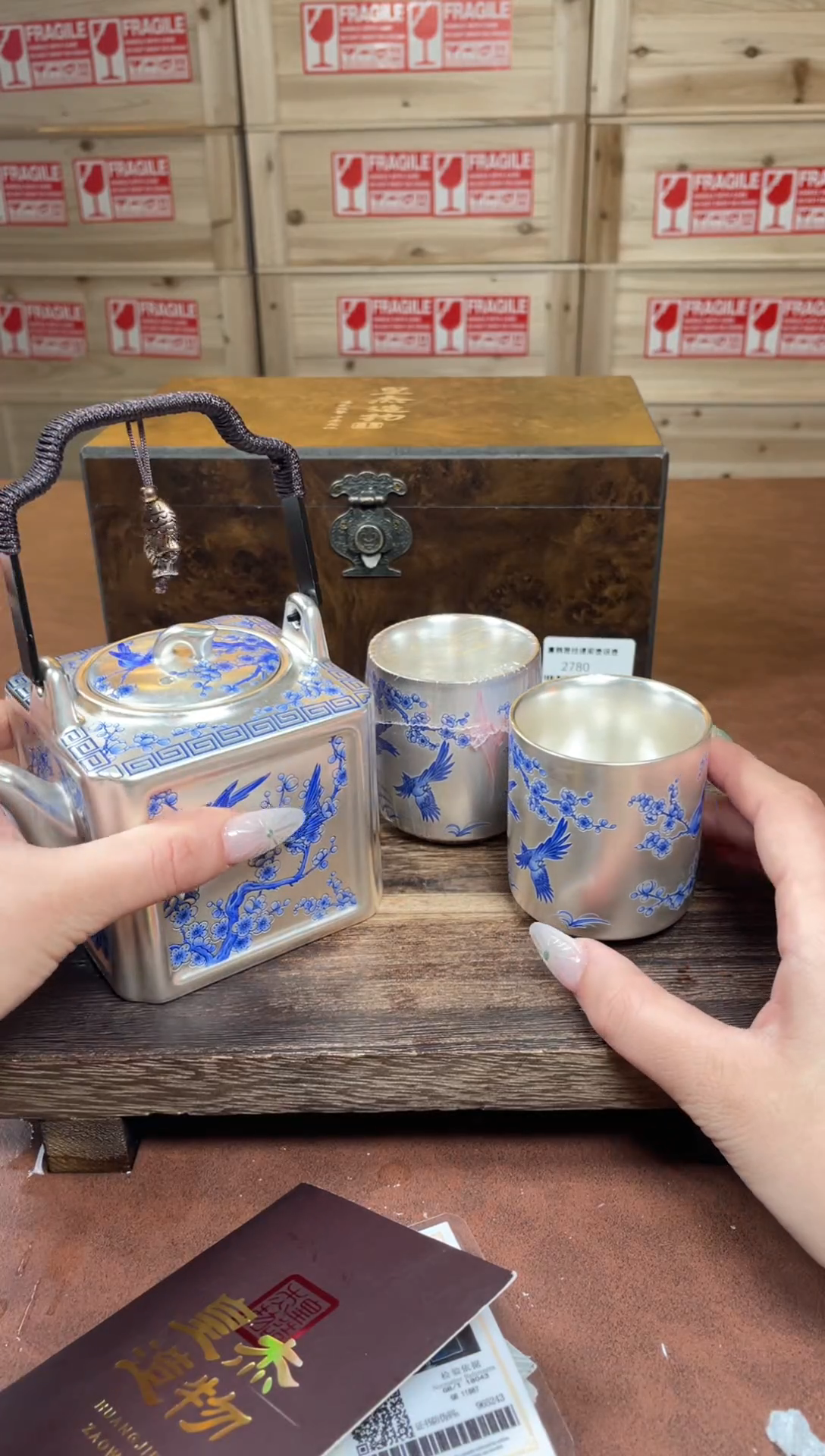 银壶套组带礼盒证书