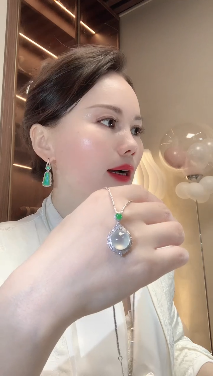 【闪购商品】翡翠吊坠(不含链)18K金镶嵌A49 多样性发货一件