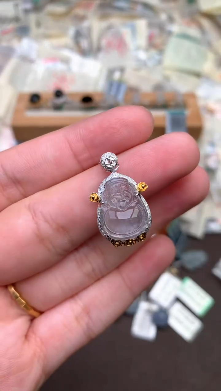 18K金镶嵌挂件翡翠 —