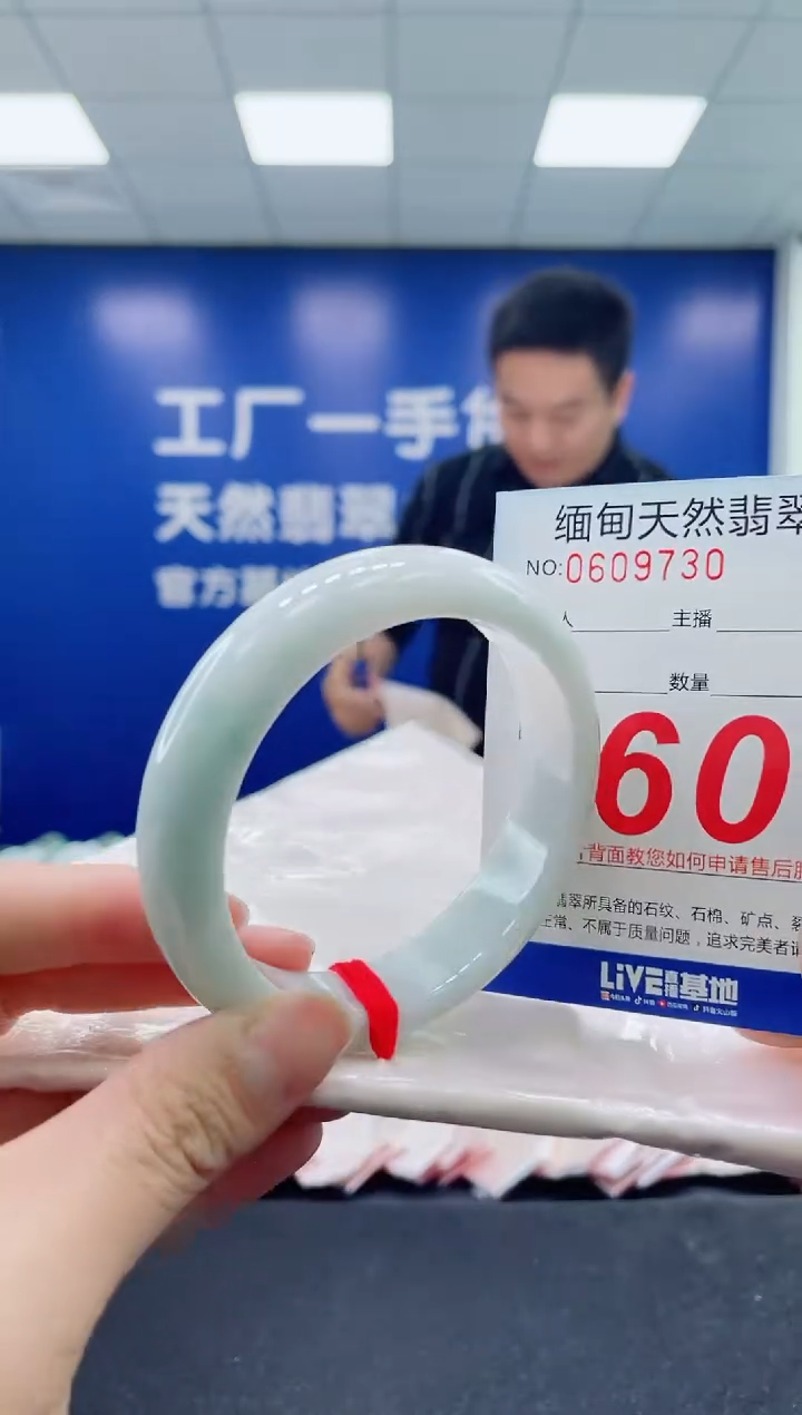 未镶嵌手镯翡翠天然翡翠手镯