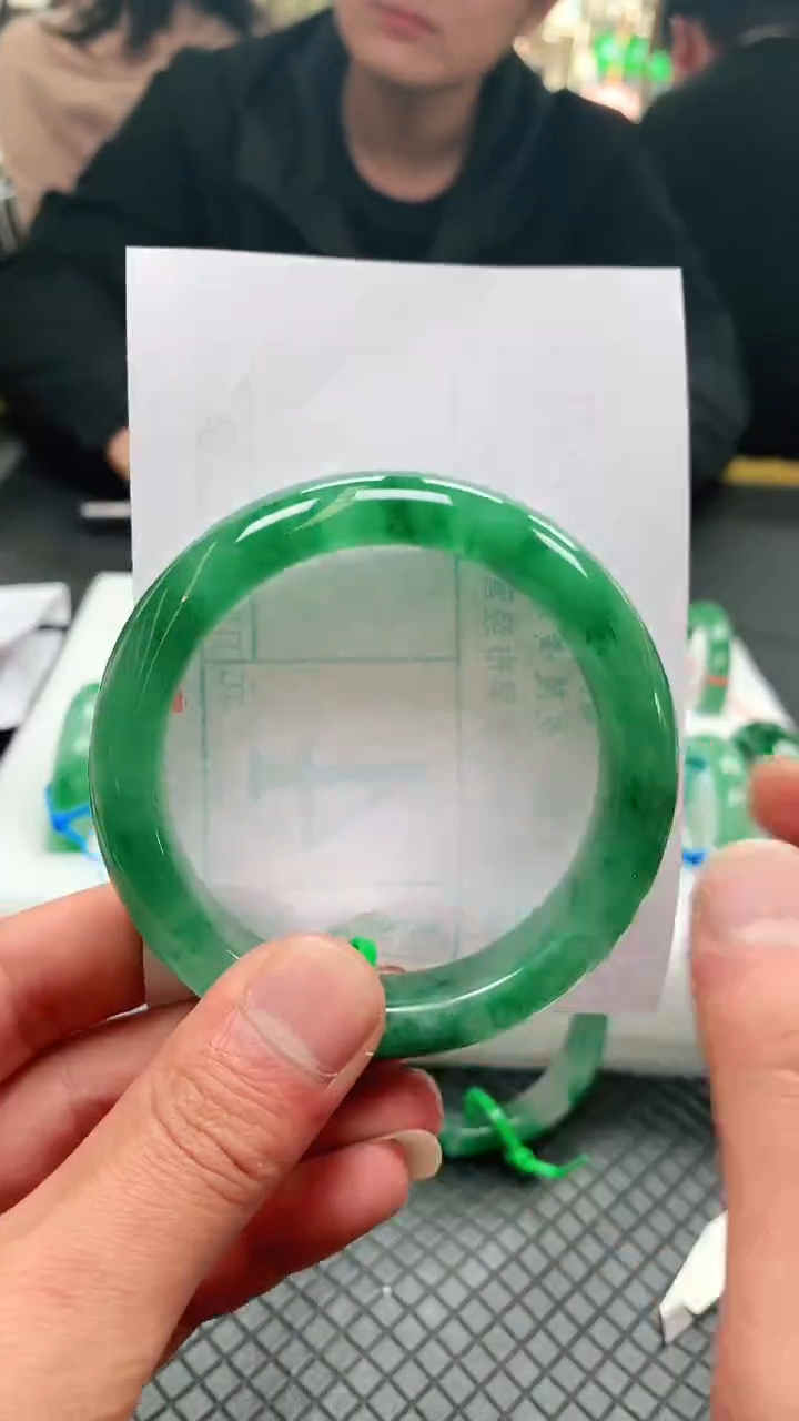 【闪购商品】石英质玉手镯未镶嵌冰飘花手镯