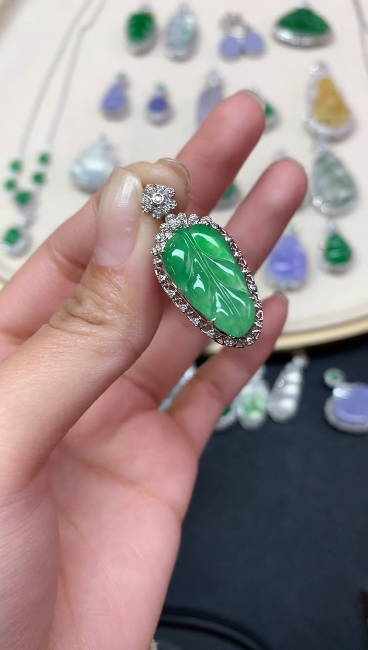 【闪购商品】翡翠吊坠(不含链)18K金镶嵌吊坠A356|6800