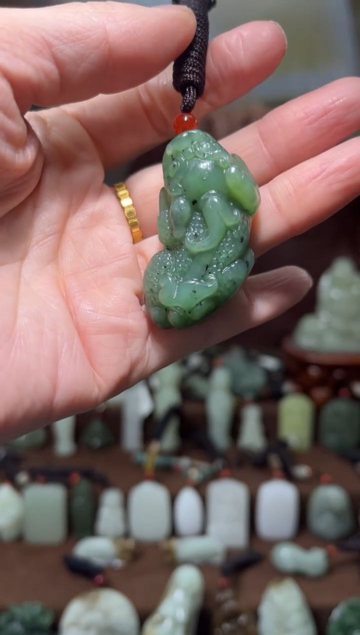 颈饰未镶嵌和田玉`