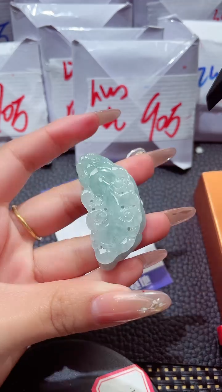 颈饰未镶嵌翡翠20260104