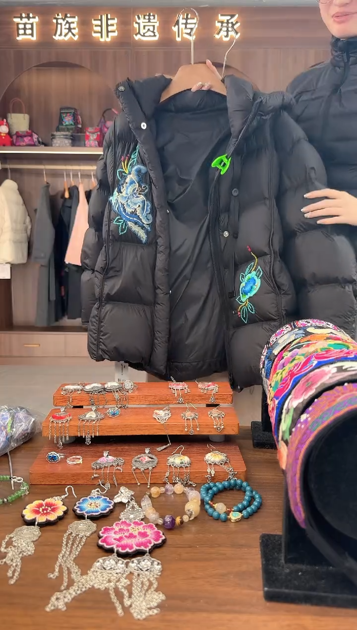 刺绣花***莉扶光苗绣传承L72