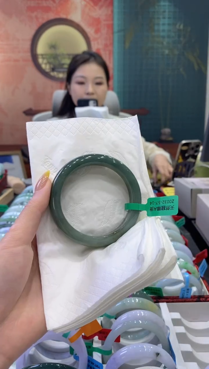 翡翠未镶嵌手镯多人09438