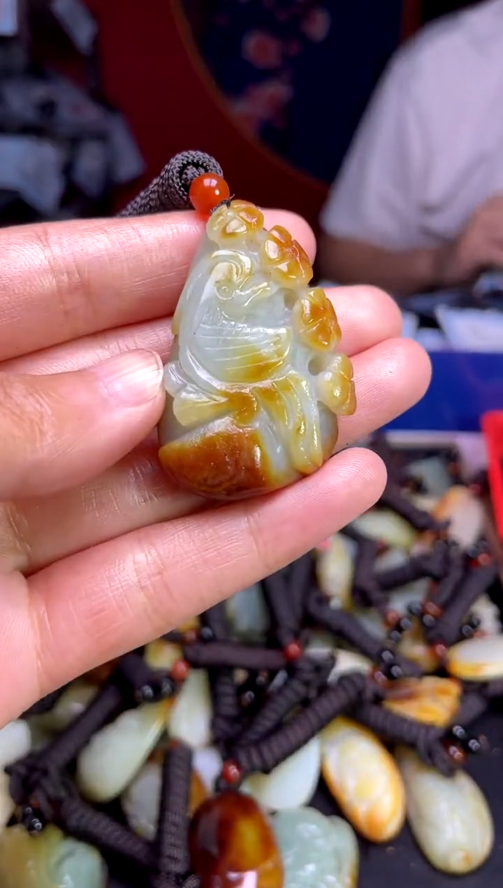 和田玉未镶嵌颈饰1