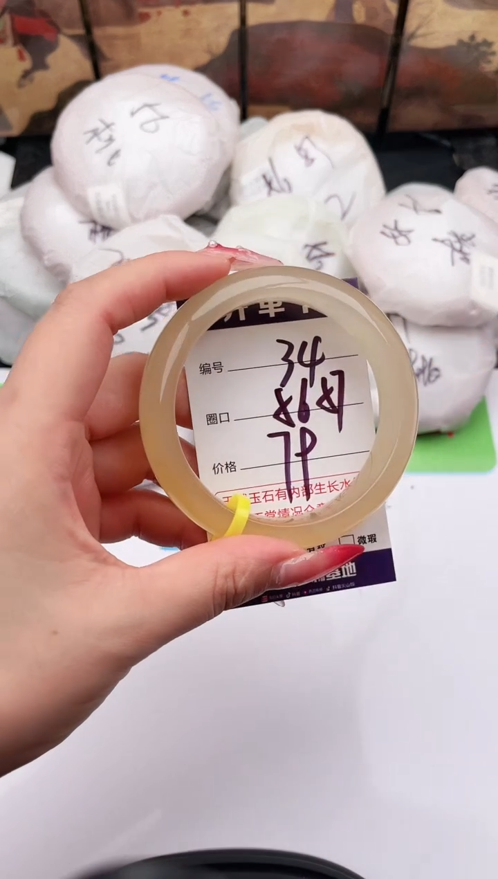 未镶嵌手镯石英质玉34    56-57