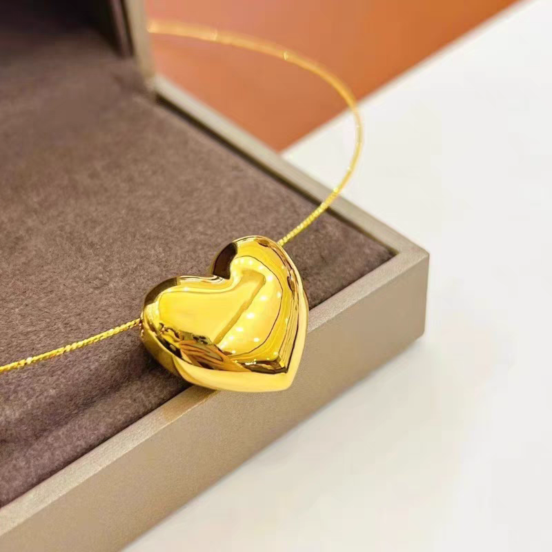 周大金足金光面爱心挂坠