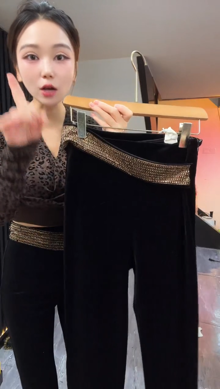 特价金色裤子L码