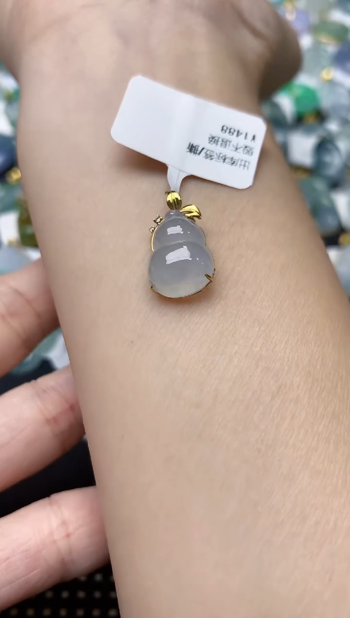 翡翠18K金镶嵌颈饰天然缅甸A货翡翠