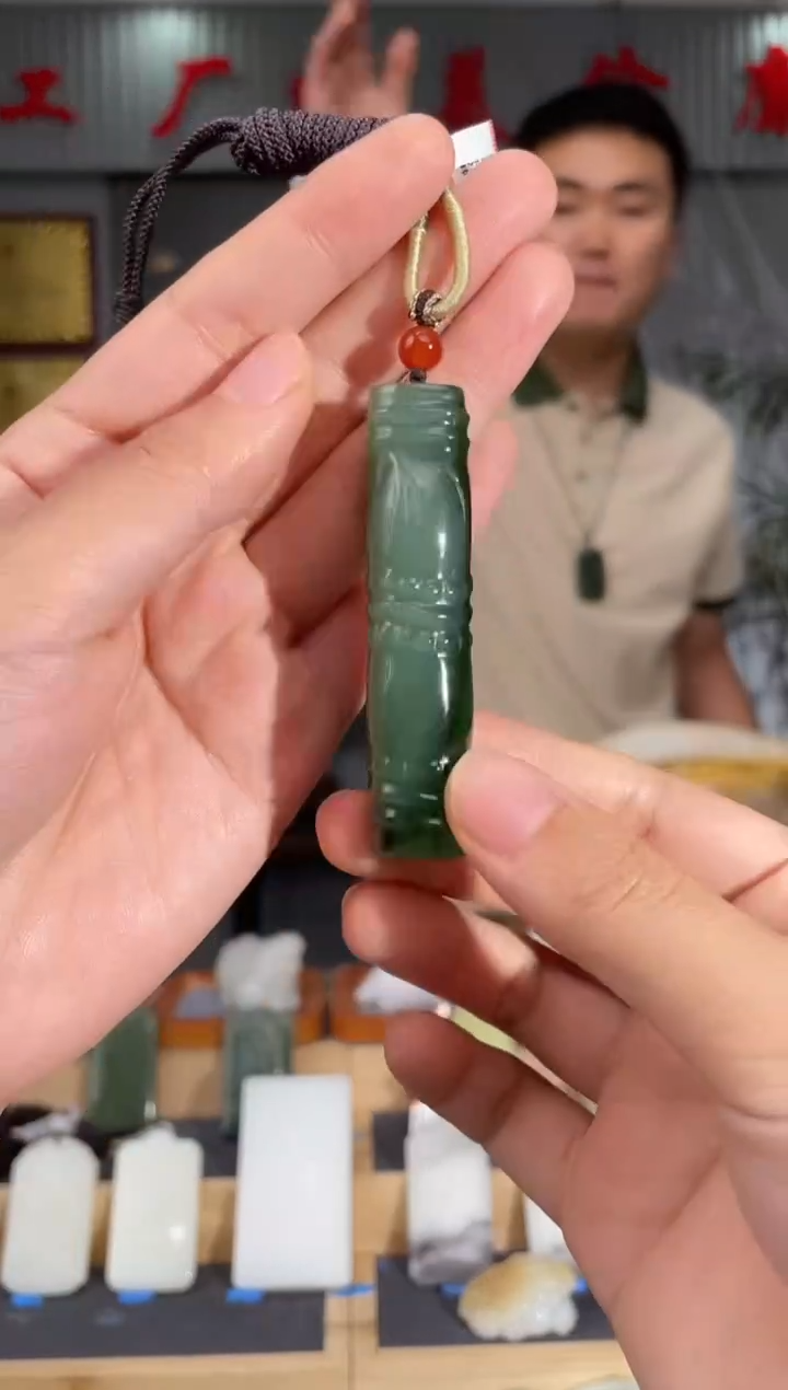 和田玉未镶嵌颈饰1