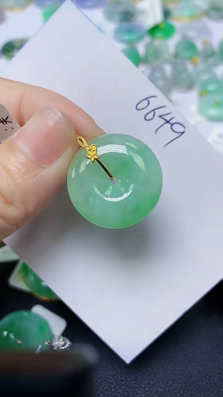 翡翠18K金镶嵌颈饰天然自然緬甸A貨翡翠