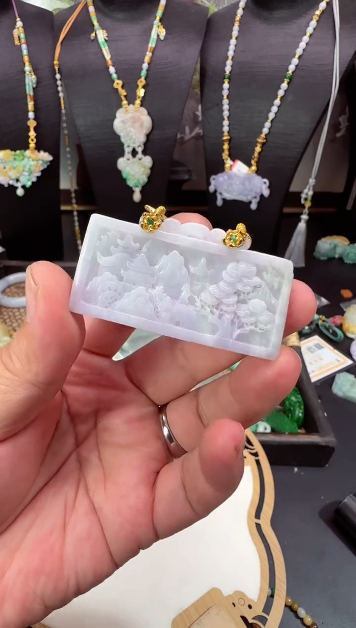 【闪购商品】翡翠颈饰未镶嵌牌子