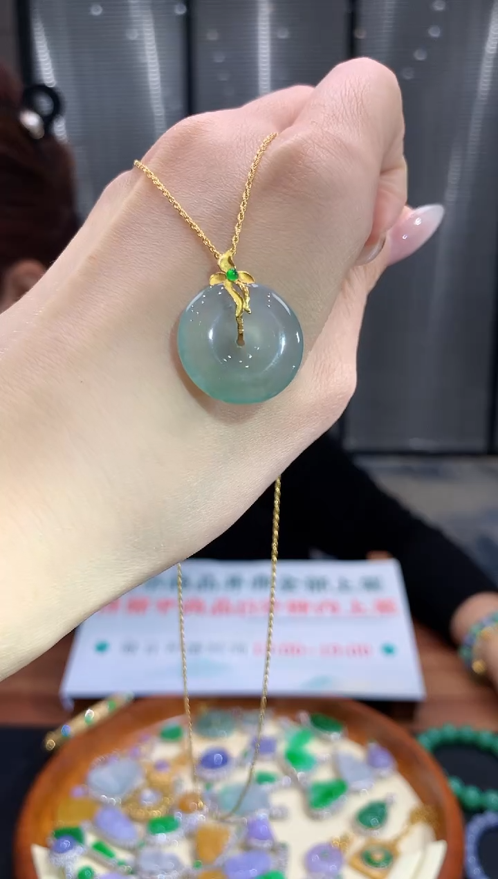 吊坠(赠链)18K金镶嵌翡翠32扣子一套