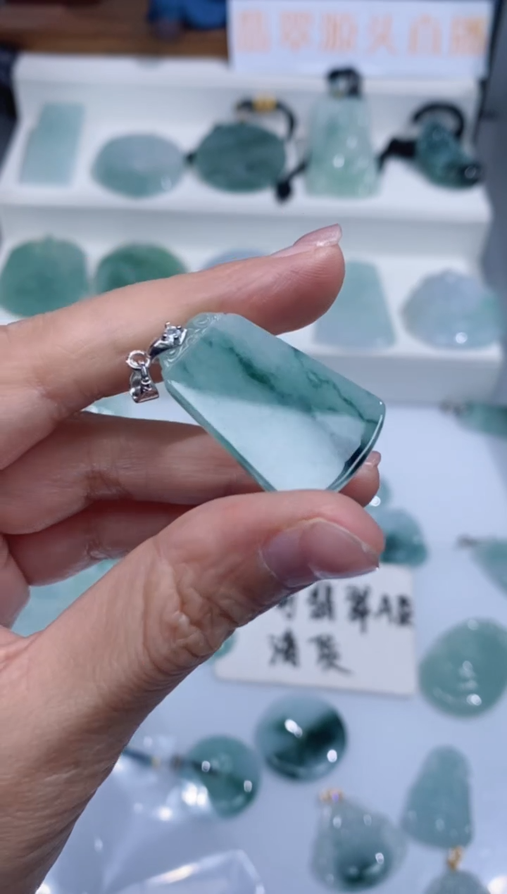 颈饰未镶嵌翡翠吊坠