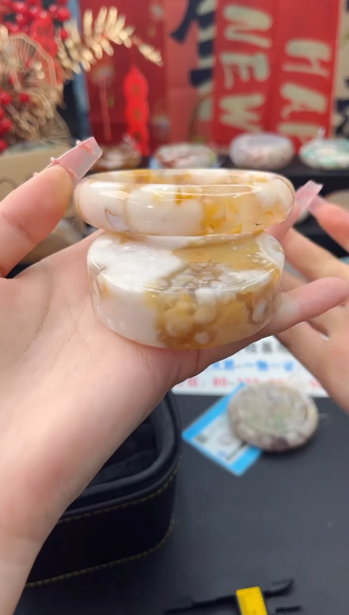 【闪购商品】石英质玉手镯未镶嵌赠送镯心（62圈口）