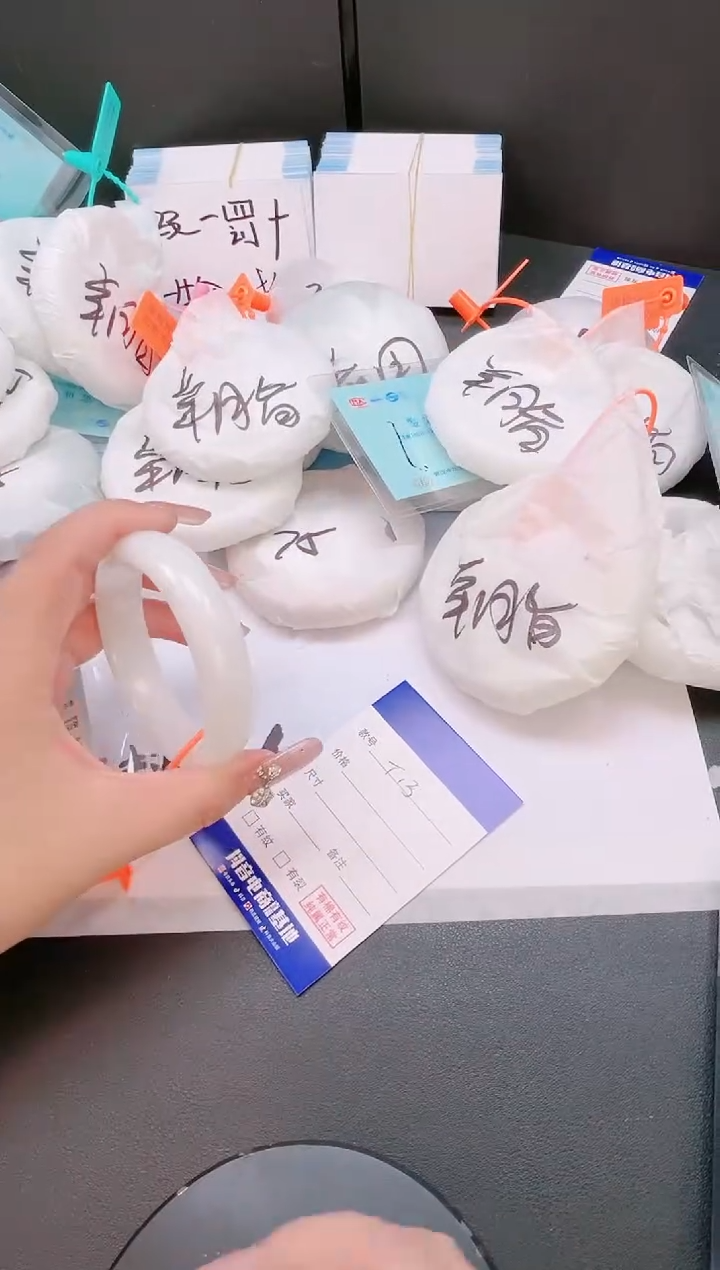 未镶嵌手镯和田玉10T13-56