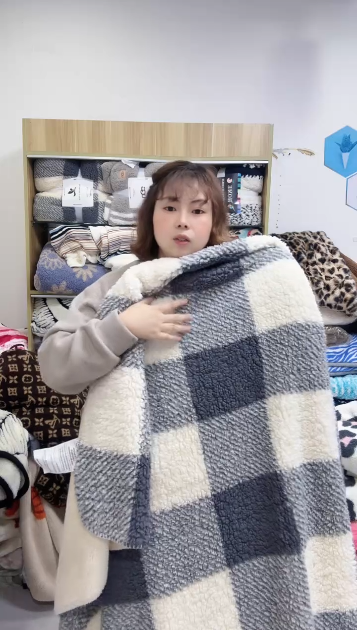 聚酯纤维2.2*2.4  灰白大格子