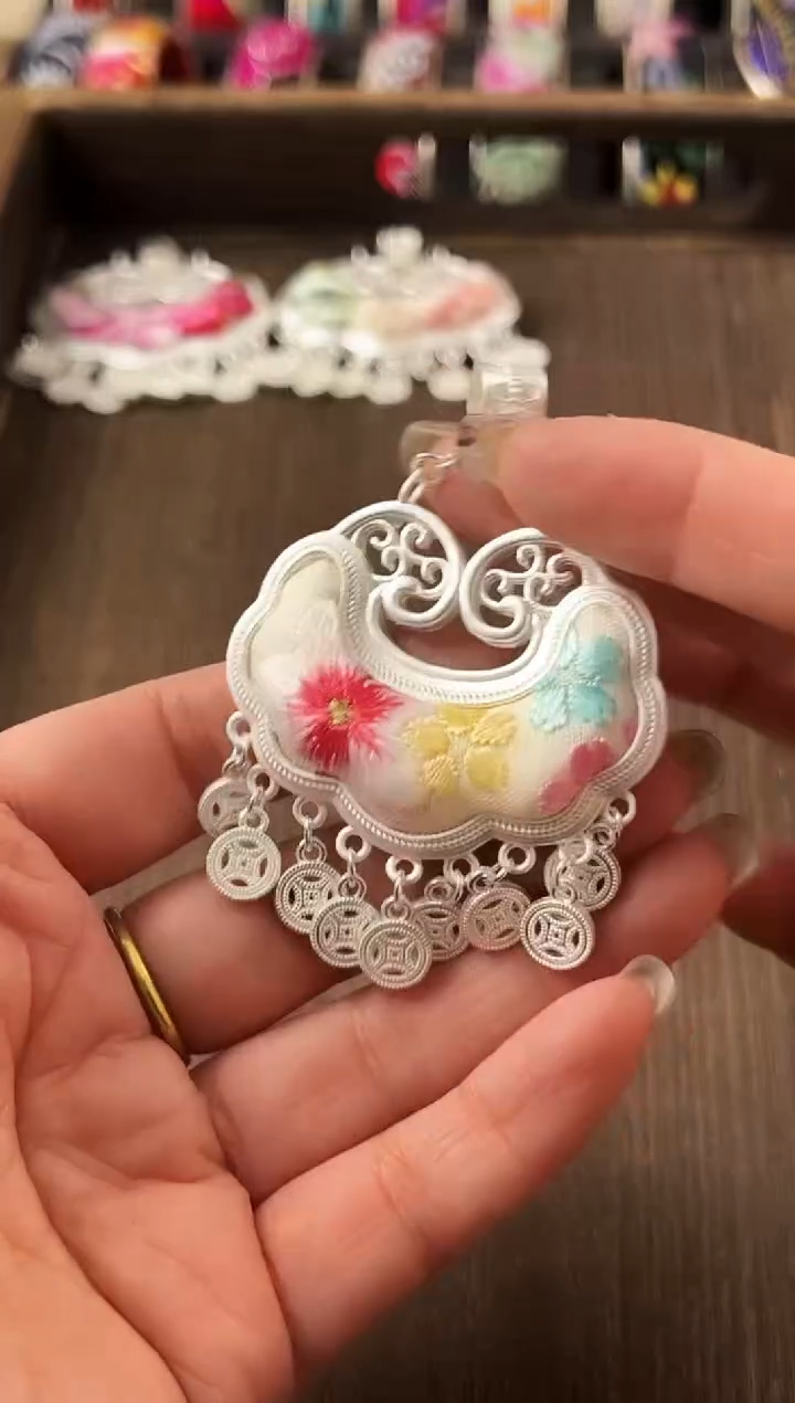 【闪购商品】织绣民族风老绣饰品303