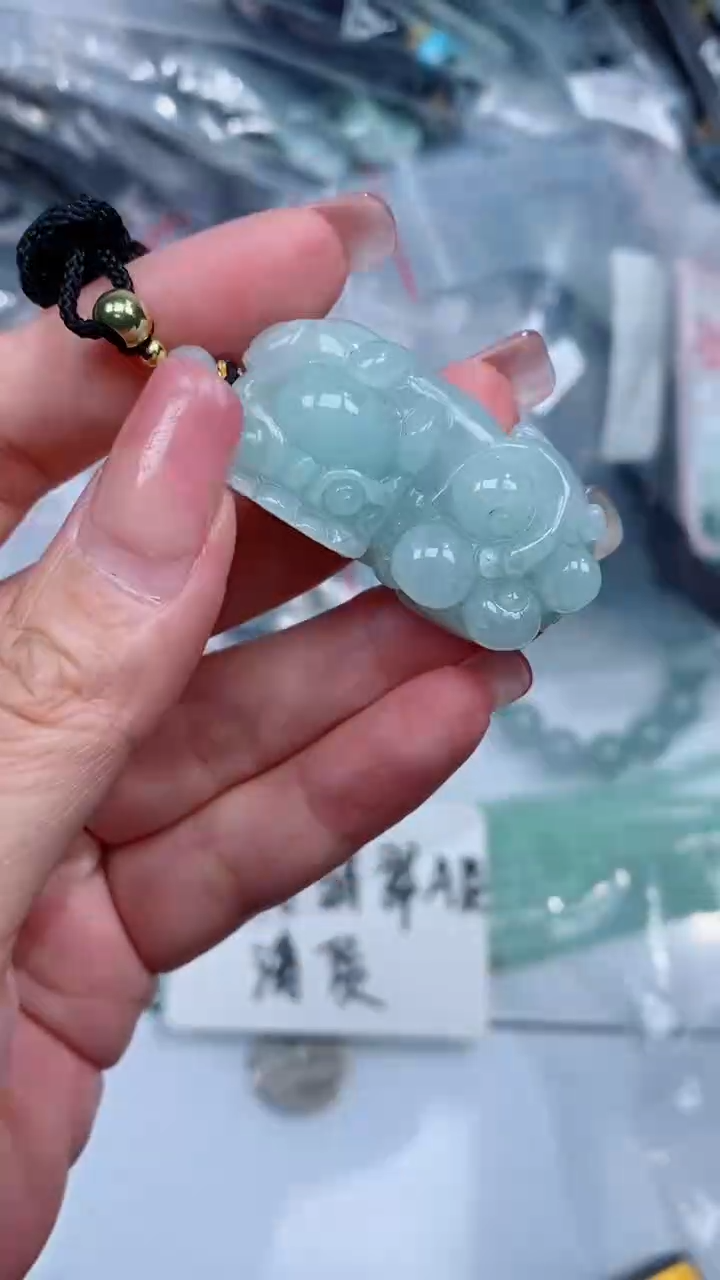 翡翠未镶嵌颈饰吊坠