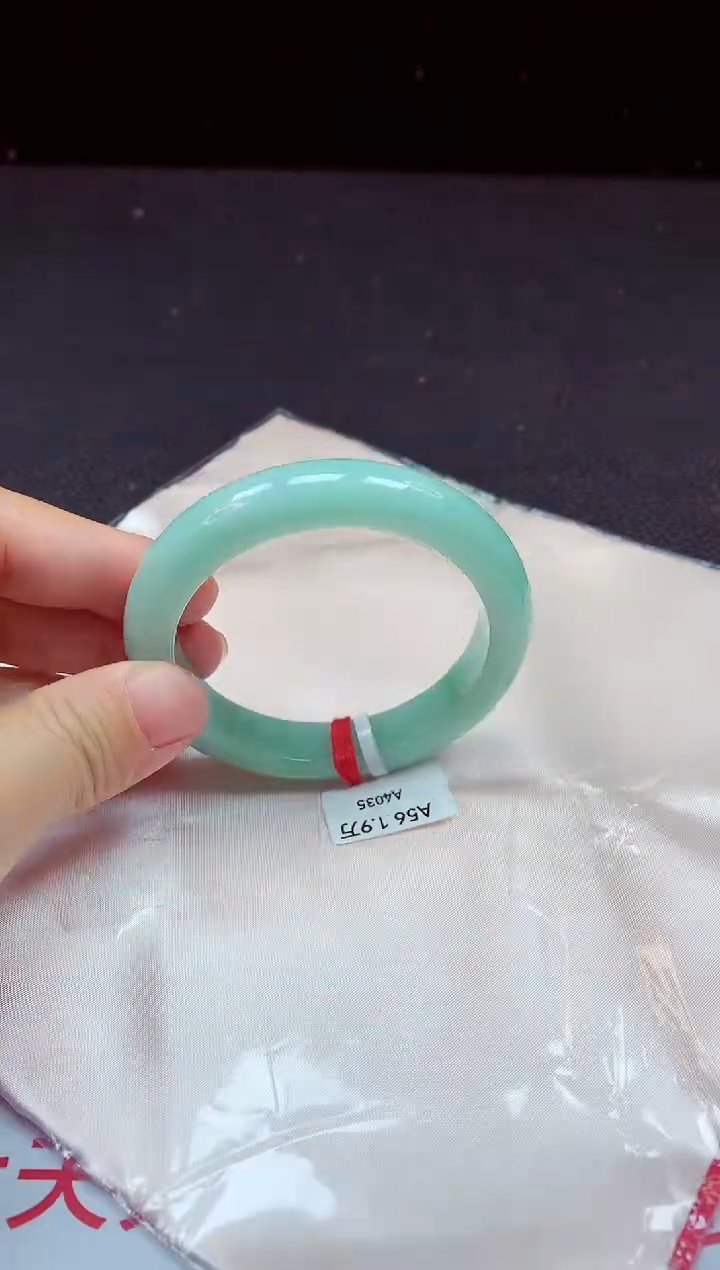 【闪购商品】翡翠手镯未镶嵌镯子56+